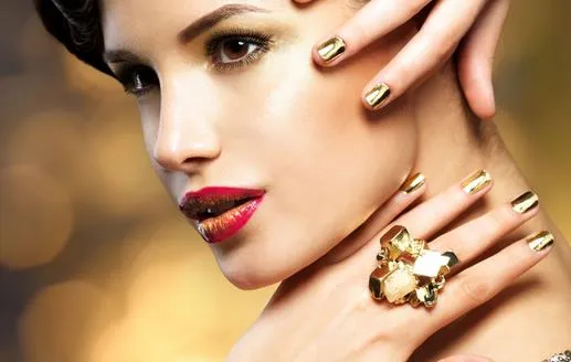 美甲DIY:自己在家也能做美甲啦