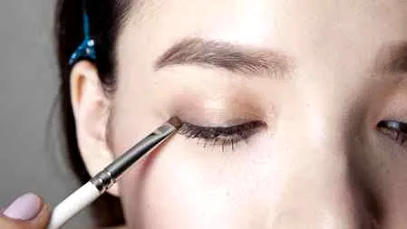 夏天化妆出汗怎么办 ​夏天化妆出汗会堵塞毛孔吗