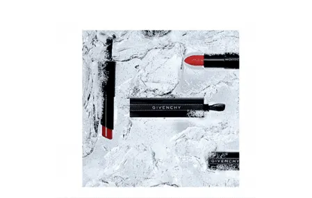 接近唇色的口红颜色 这些颜色必不可少