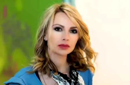 MissA孟佳王菲菲精致红唇妆