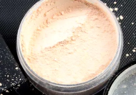 散粉珠光和哑光的区别 ​散粉珠光和哑光适合什么皮肤