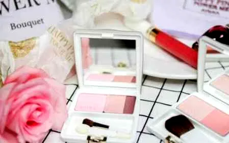 腮红的不同打法​ 腮红珠光和哑光的区别