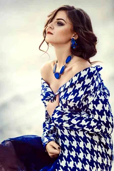 低调棕色眼影画法 生活淡妆必备眼影