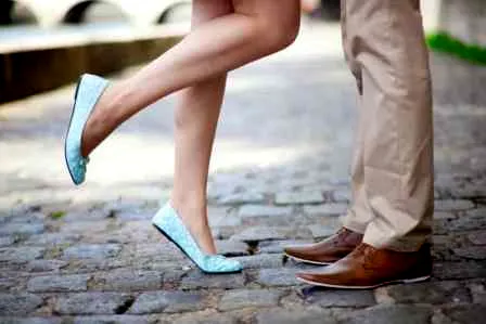 怎样化妆好看又瘦脸 气质小脸妆的步骤图解