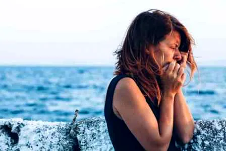 果绿系大眼妆教程 独特眼妆另类前卫