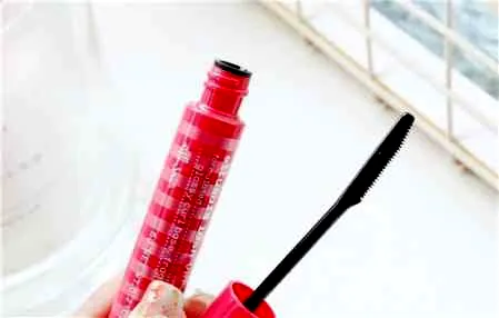 睫毛打底和睫毛膏区别_睫毛打底膏和睫毛膏的区别在哪_