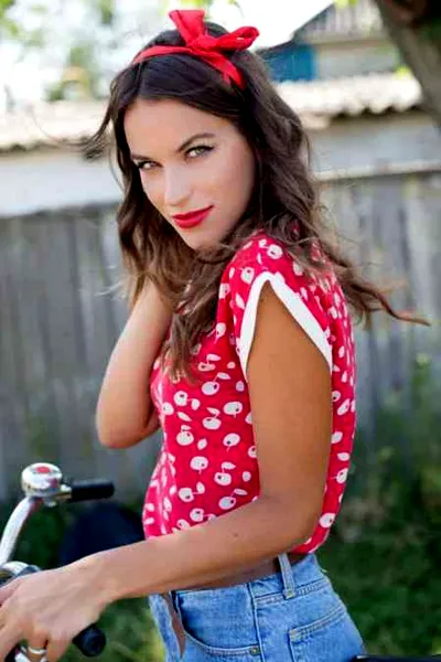 唐嫣刘诗诗古装谁更美 新生小花旦各款古今妆容大盘点