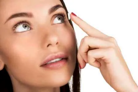 组图:《爱情雨》少女时代允儿 完美示范夏日小清新妆容