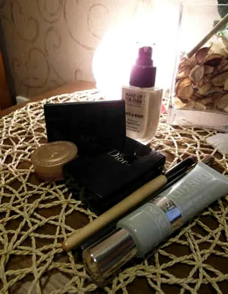 无假睫毛打造自然裸妆 淡雅妆容呈现清纯美女