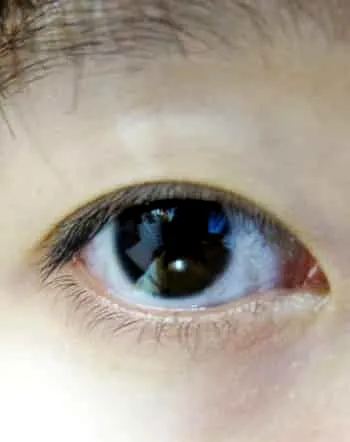 解怎样正确贴双眼皮贴方法 放大你的双眼更显闪亮动人