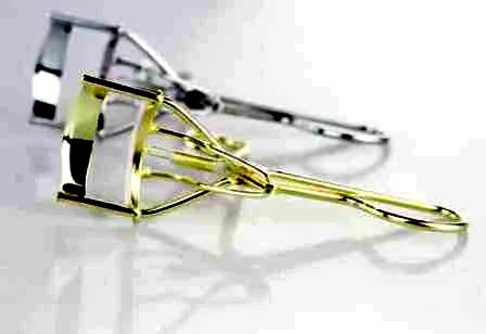 入门级化妆基础小知识 教你怎么挑选睫毛夹最适合自己