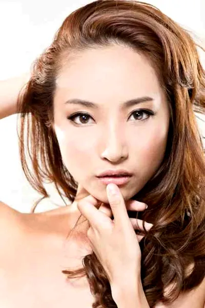 Fx郑秀晶俏丽大眼妆 令人怦然心动