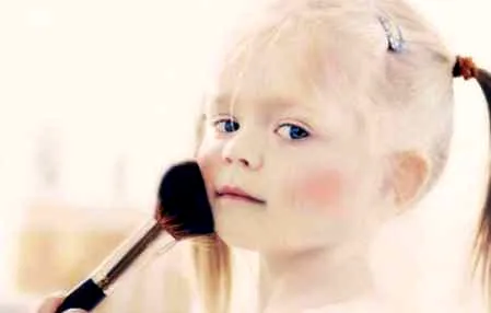 小孩化妆后过敏怎么办 儿童节目表演妆容应简化