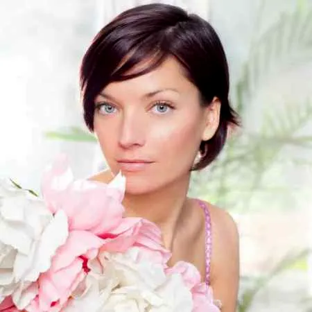 超详细春季芭比娃娃妆的画法 瞬间营造青春靓丽