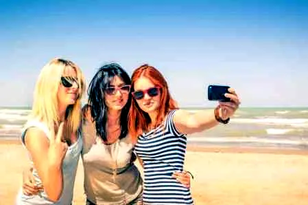 《建筑学概论》韩佳人无暇美貌 演绎完美韩式裸妆