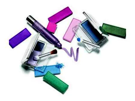 倩碧秋冬亮采眼霜+感光眼影系列彩妆用品 打造完美服帖眼妆