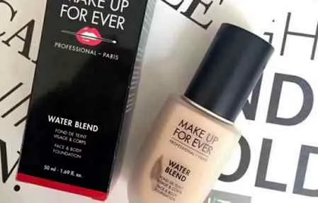 玫珂菲粉底液适合干皮吗_保湿和遮瑕双管齐下