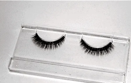 假睫毛是一次性的吗 假睫毛是贴在上面还是下面