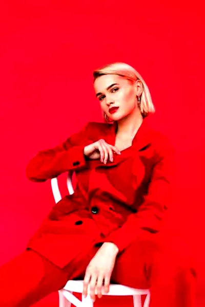 流行多彩眼影颜色搭配 绚丽多彩女人味十足