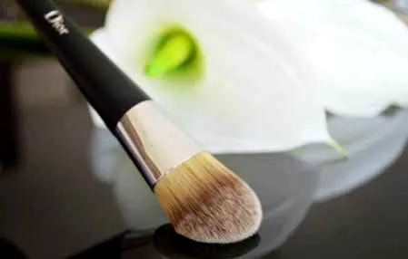 粉底刷和葫芦海绵哪个好 两大底妆工具大比拼