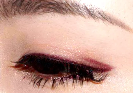 眼线笔画上睫毛还是下睫毛 眼线笔画下睫毛怎么卸妆