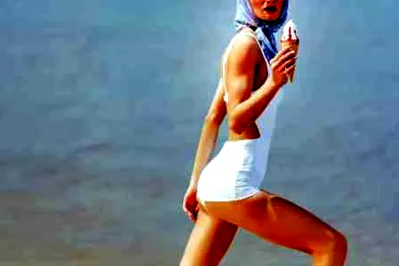 2NE1朴春猫眼妆VS朴山多拉清新裸妆