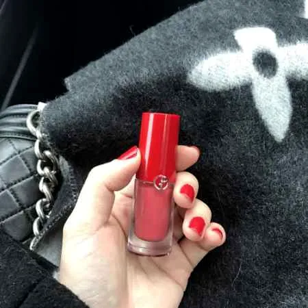 阿玛尼唇釉哪个颜色最火 阿玛尼黑管哪个色号火