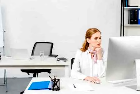 厚嘴唇怎么涂口红好看 让双唇性感妩媚起来