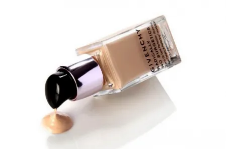 使用粉底液之前要做什么 擦粉底液之前要擦隔离霜么