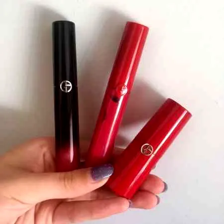 阿玛尼唇釉黑管和红管的区别 阿玛尼黑管和红管哪个好