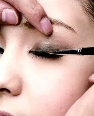 眼部化妆技巧 超详图解如何画眼线