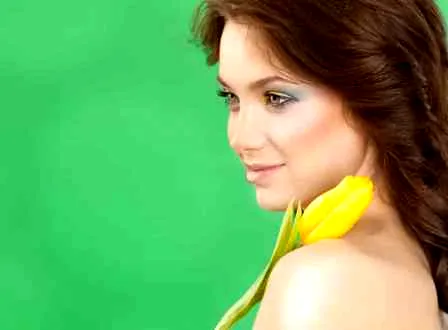 夏日美妆告别厚重感 万能BB霜底妆上妆手法大公开