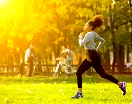 简单自然减龄化妆步骤 裸妆妆容为你提升异性缘