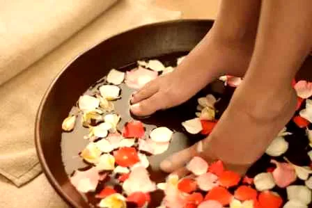 阿黛尔立体瘦脸妆容 四招打造V字巴掌小脸