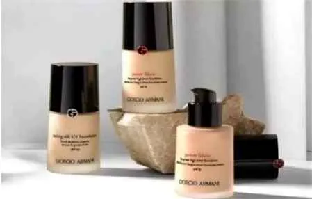 阿玛尼权利粉底液哪个色号比较自然