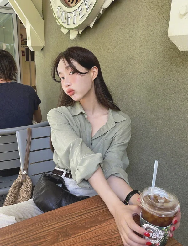 超有氛围感又吸睛的女生穿搭示范