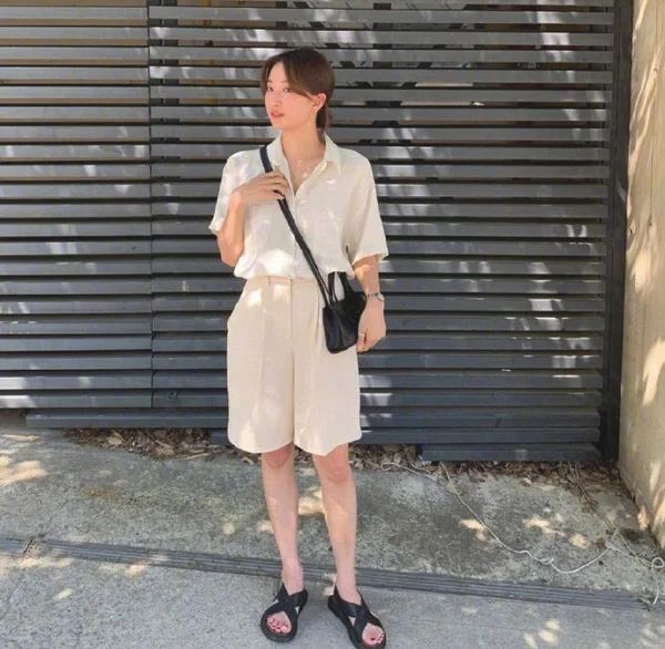 简约气质宝妈的夏日基础色日常穿搭