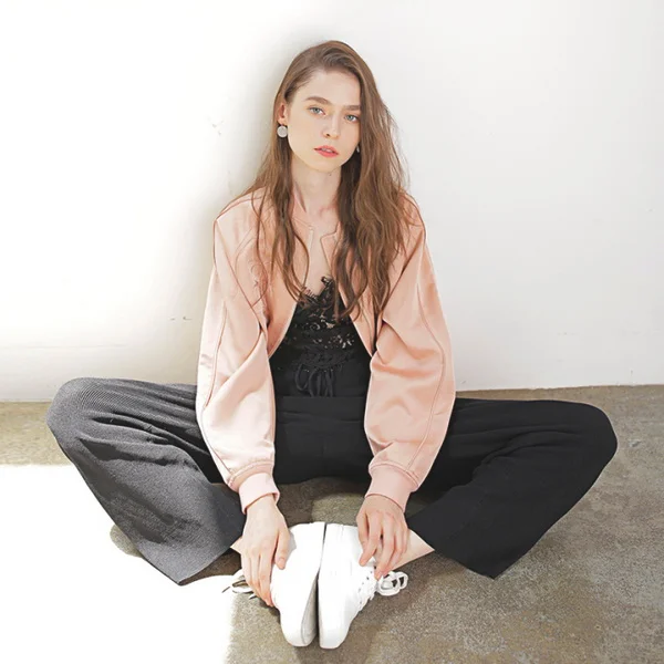 帅气机车夹克搭配，酷Girl专属流行