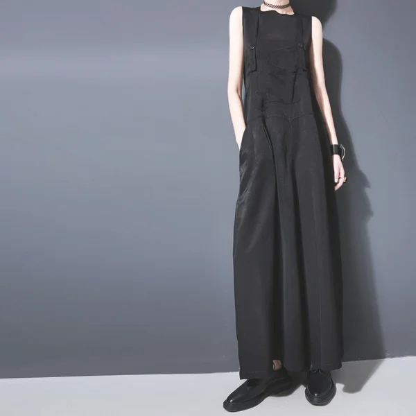 小清新已经过时,时髦精爱上暗黑风