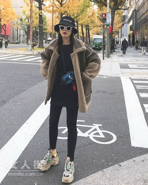 今冬流行趋势,穿的越厚越时髦
