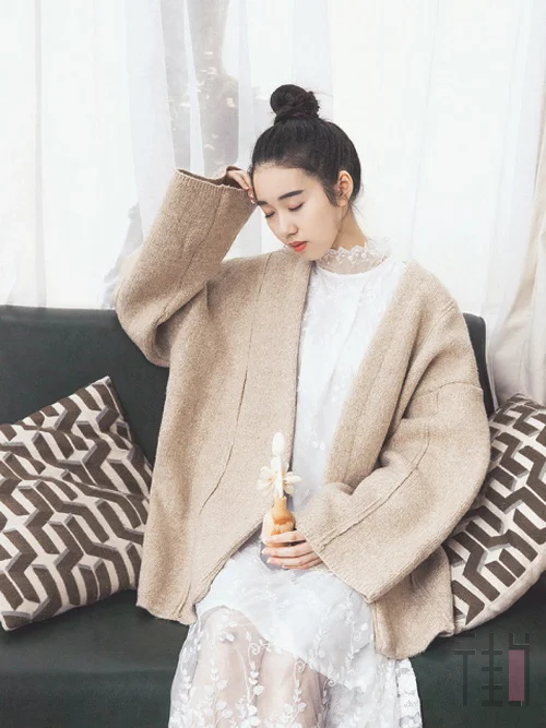 早春流行搭配，藏了一冬的毛衣开衫赶紧拿出来穿