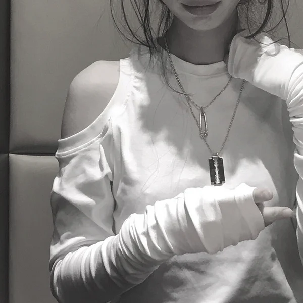 小清新已经过时,时髦精爱上暗黑风