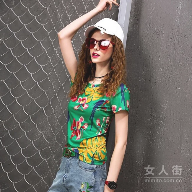 撩汉这样穿！花样T恤穿搭助你成时尚精