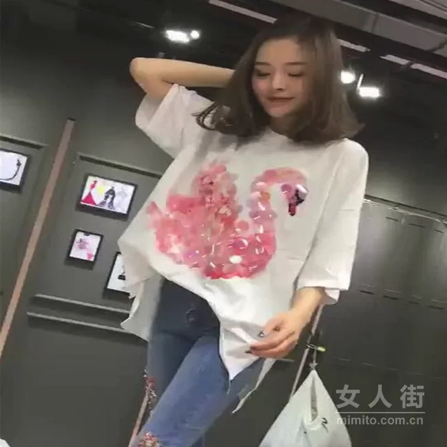撩汉这样穿！花样T恤穿搭助你成时尚精
