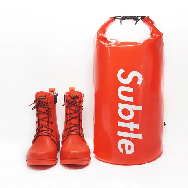 下雨天也可以穿的很潮,潮牌界雨具大佬!