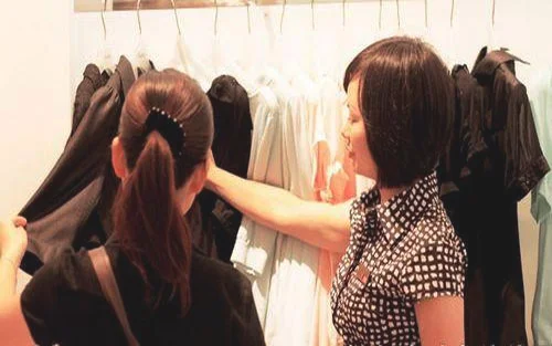 服装店怎样吸引顾客_服装店吸引顾客的方法