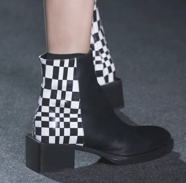 冬天穿裙子配什么鞋好看