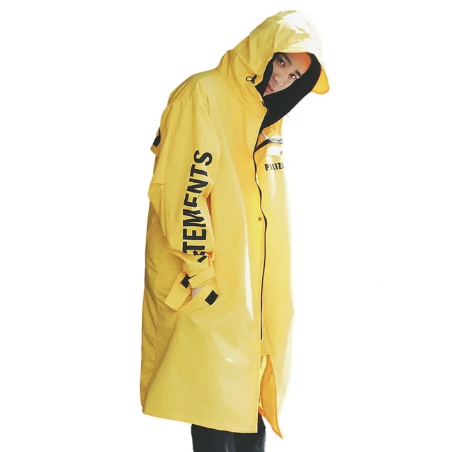 下雨天也可以穿的很潮,潮牌界雨具大佬!