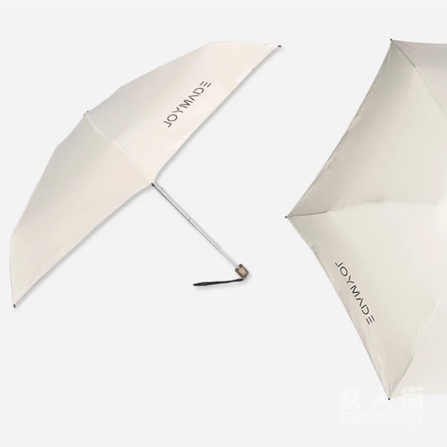 下雨天也可以穿的很潮,潮牌界雨具大佬!