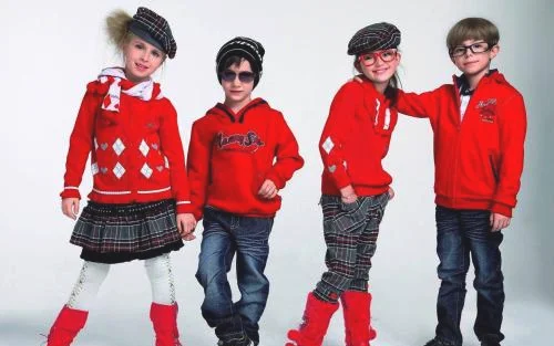 肩宽女生如何穿衣_肩宽的女生穿衣搭配技巧